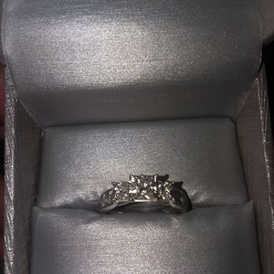 Princess cut diamond ring